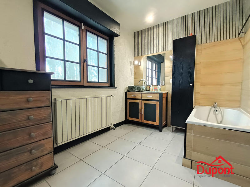 Maison - 202 m² - 8 pièces