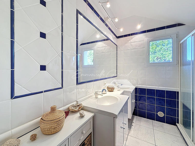 Maison - 168 m² - 7 pièces