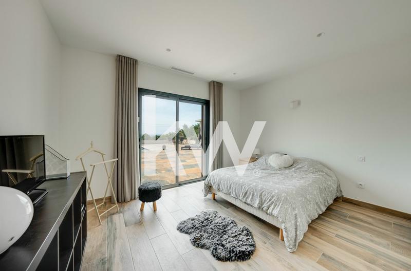 Maison - 350 m² - 8 pièces