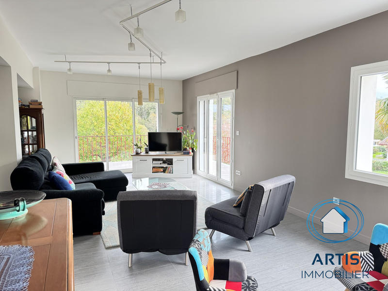 Maison - 230 m² - 6 pièces