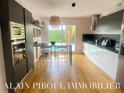 Maison traditionnelle - 156 m² - 6 pièces