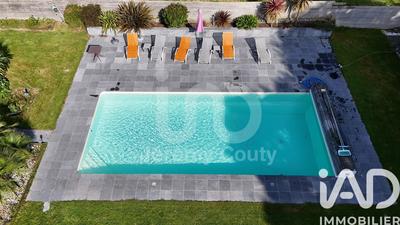 Maison - 332 m² - 12 pièces