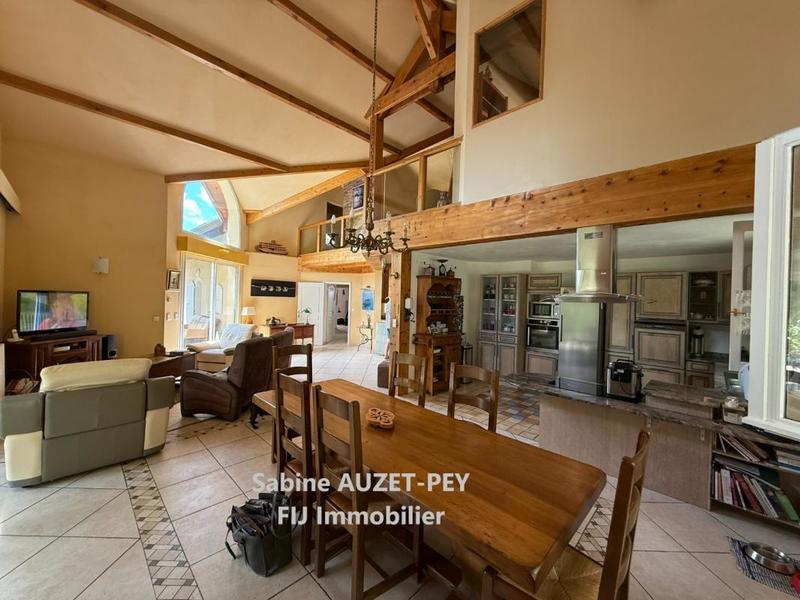 Maison - 300 m² - 15 pièces