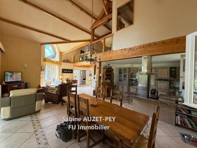 Maison - 300 m² - 15 pièces