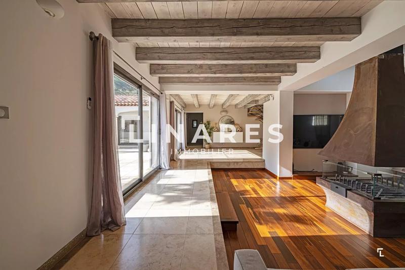 Maison - 360 m² - 5 pièces