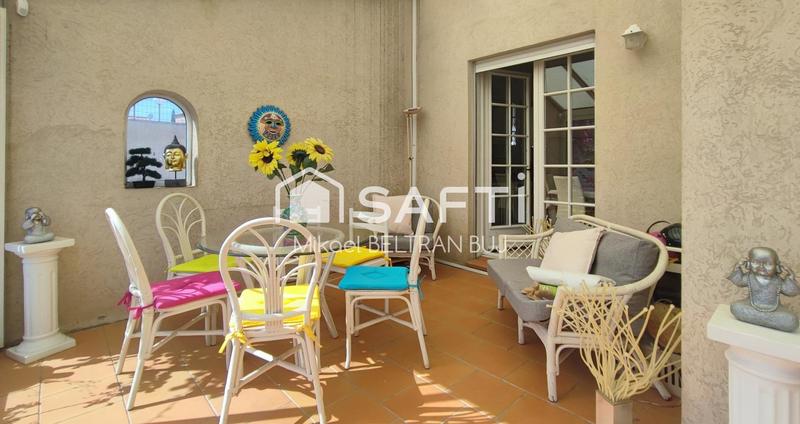 Maison - 250 m² - 8 pièces