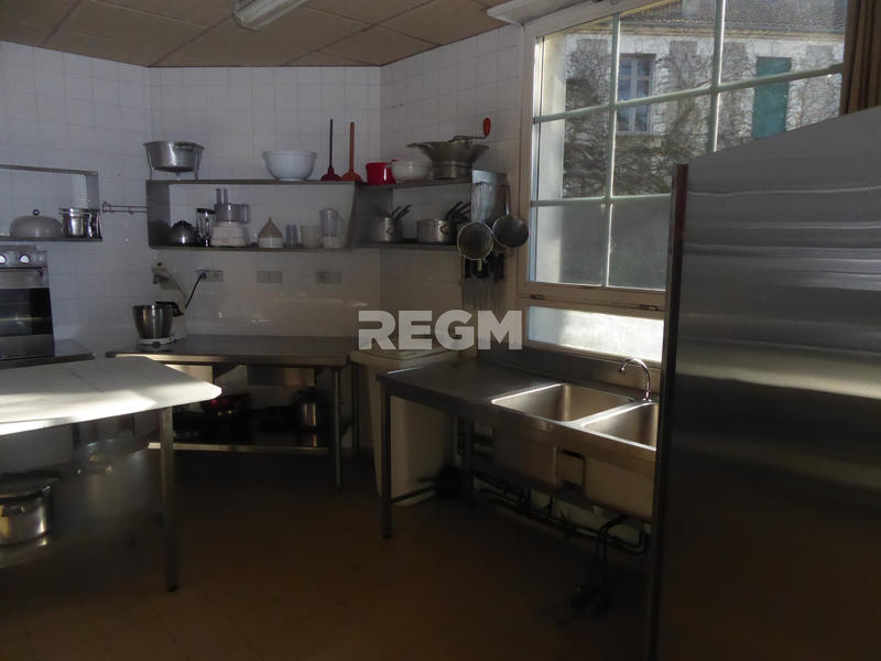 Propriété - 800 m² - 25 pièces