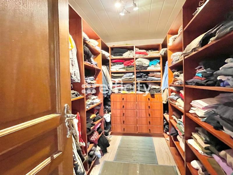 Maison - 400 m² - 10 pièces