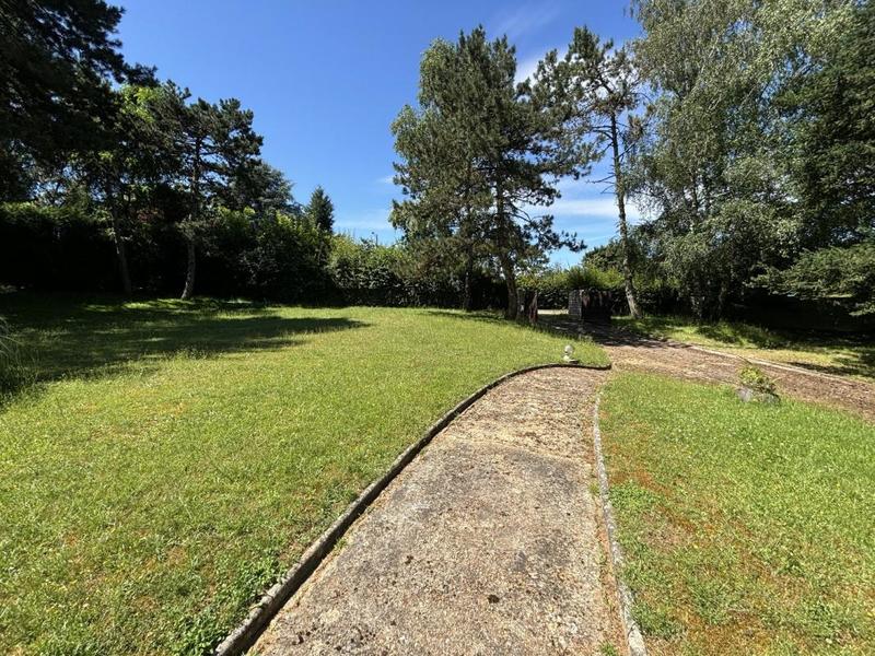 Propriété - 323 m² - 17 pièces