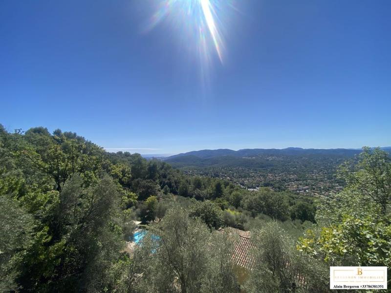 Maison - 220 m² - 5 pièces