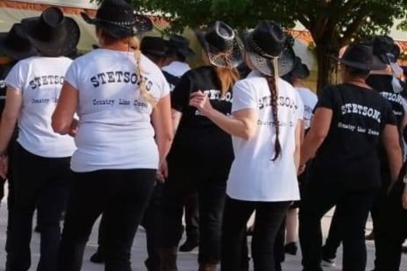 Spectacle de danses avec les Stetsons