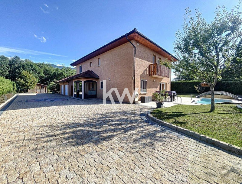 Maison - 284 m² - 7 pièces