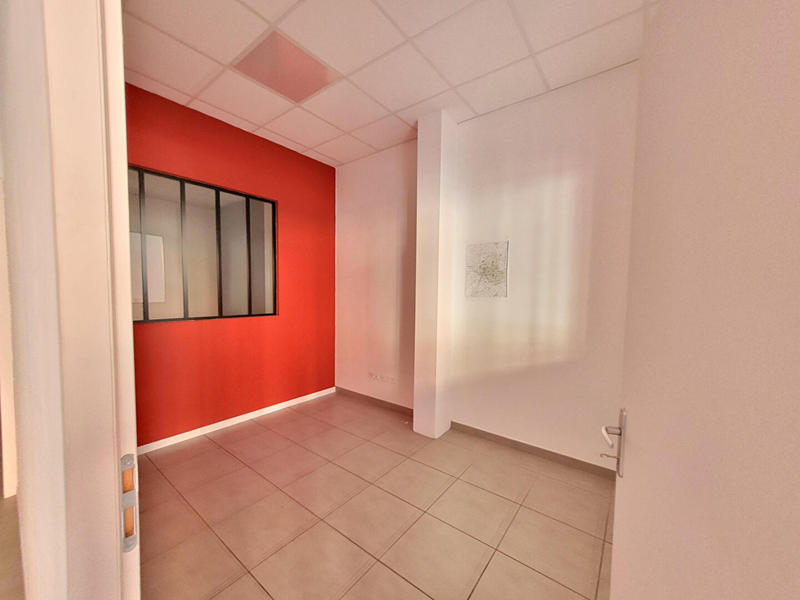Local commercial - 92 m² - 2 pièces