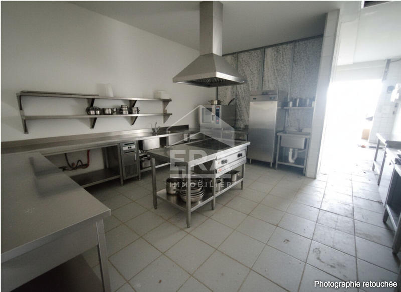 Local commercial - 140 m² - 6 pièces