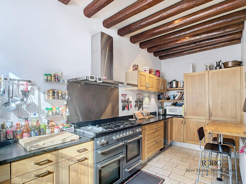 Maison - 214 m² - 8 pièces