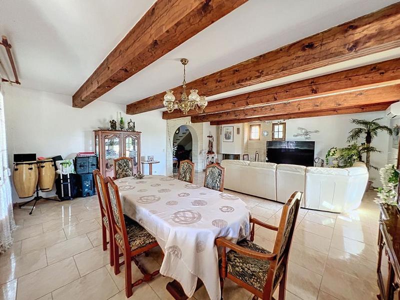 Maison - 210 m² - 7 pièces