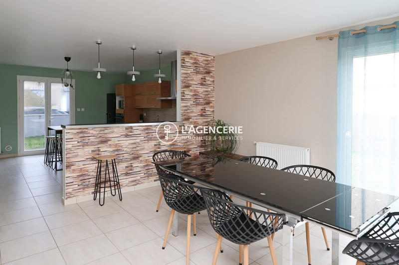 Maison traditionnelle - 217 m² - 6 pièces