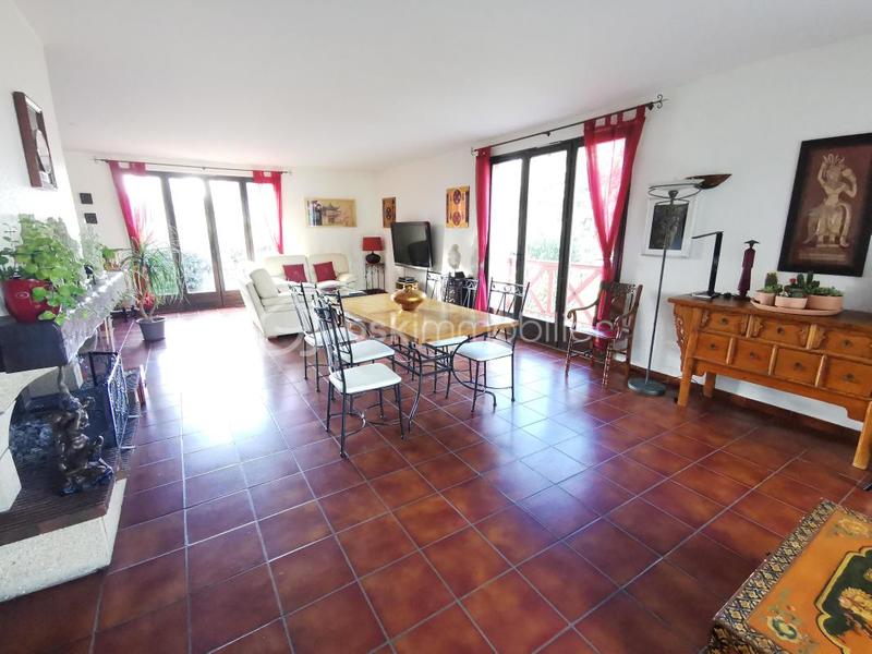 Maison - 205 m² - 6 pièces