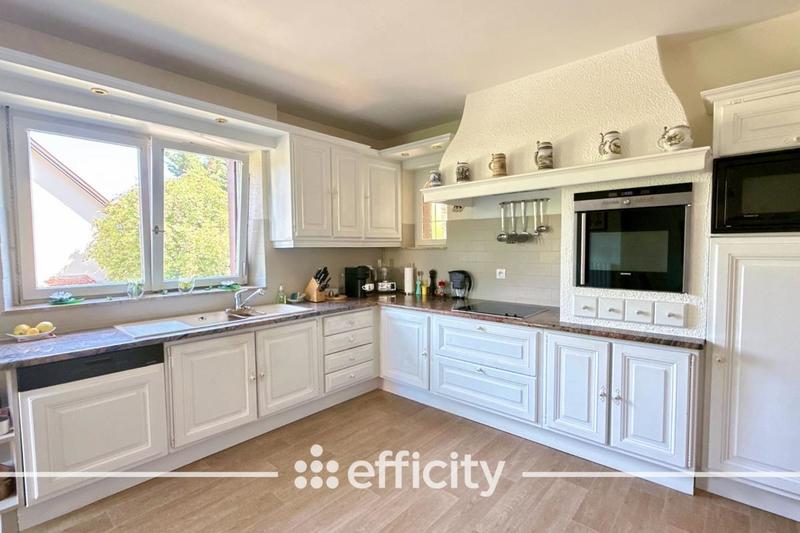 Maison - 216 m² - 8 pièces