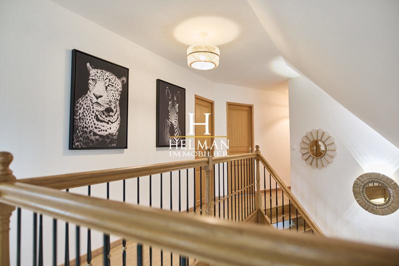 Maison - 177 m² - 7 pièces