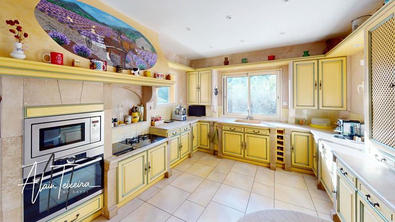 Maison - 308 m² - 8 pièces