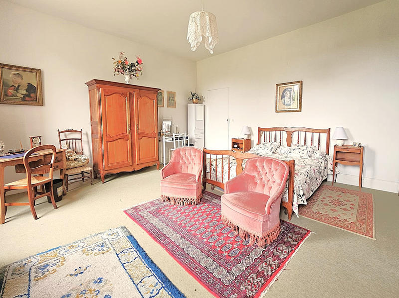 Maison - 302 m² - 8 pièces