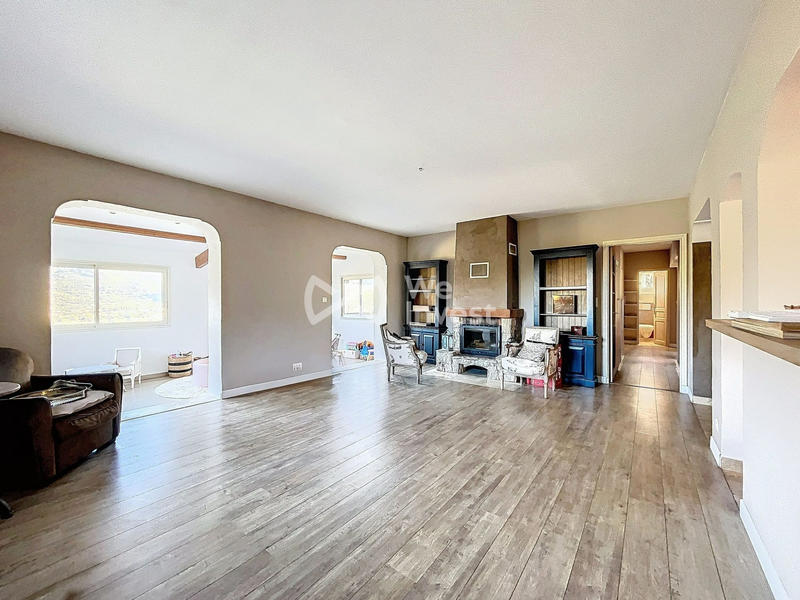 Maison traditionnelle - 230 m² - 9 pièces