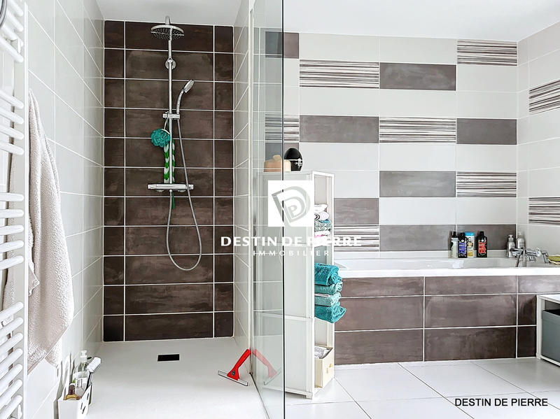 Maison - 202 m² - 4 pièces