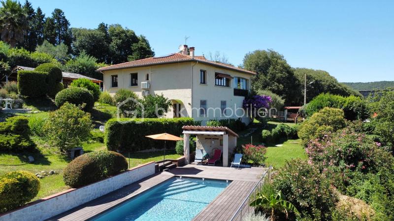 Villa - 197 m² - 7 pièces