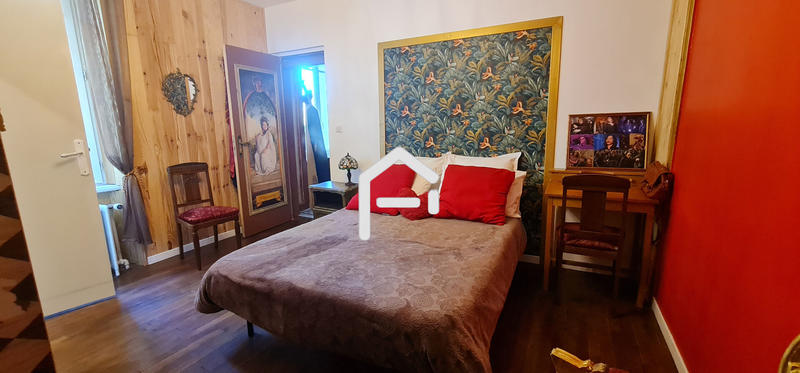 Maison - 260 m² - 10 pièces