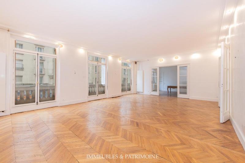 Appartement - 322 m² - 7 pièces