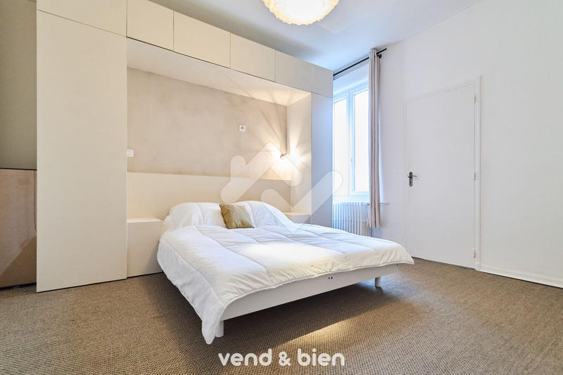 Immeuble - 218 m² - 10 pièces