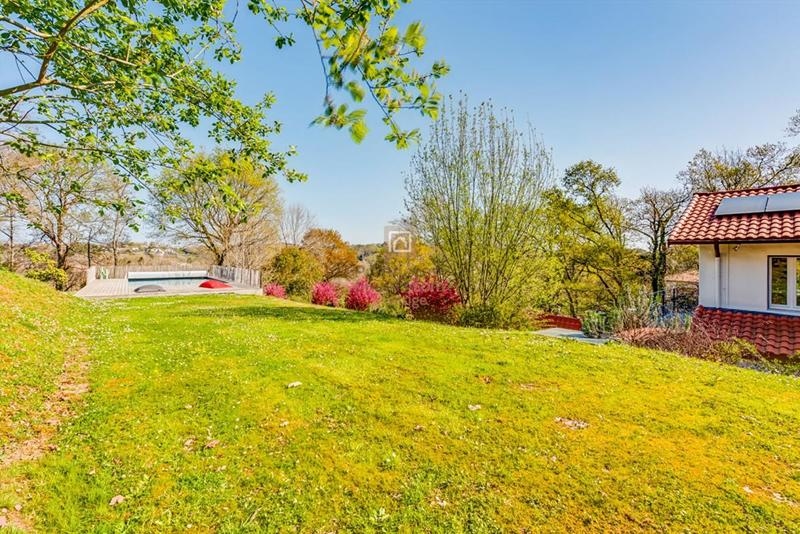 Villa - 270 m² - 7 pièces