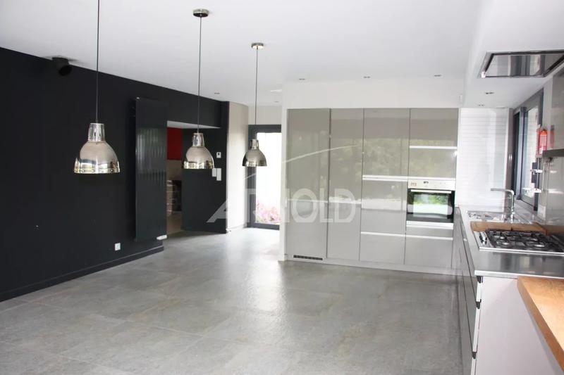 Maison - 222 m² - 11 pièces