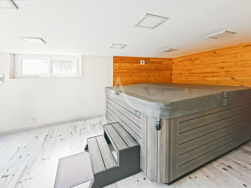 Maison - 197 m² - 8 pièces