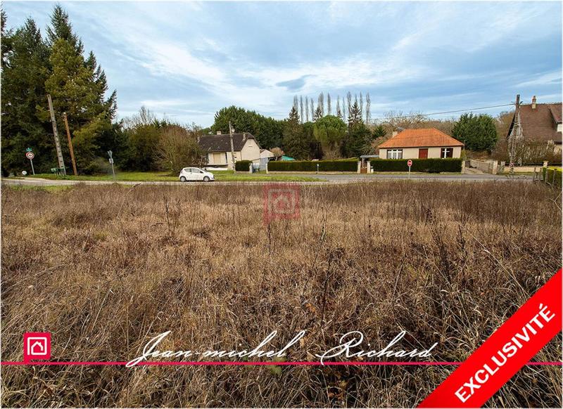 Terrain constructible - 1 050 m²