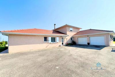 Maison traditionnelle - 170 m² - 6 pièces