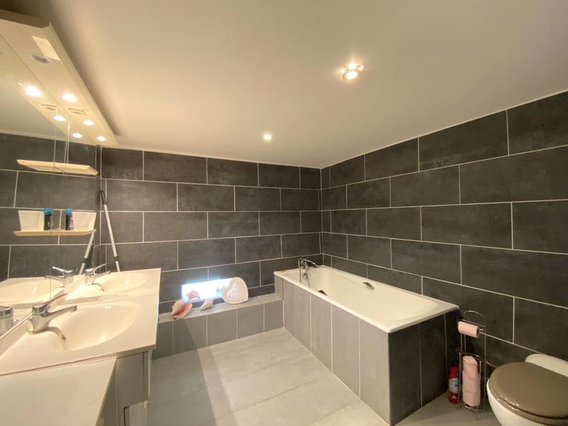 Propriété - 310 m² - 8 pièces