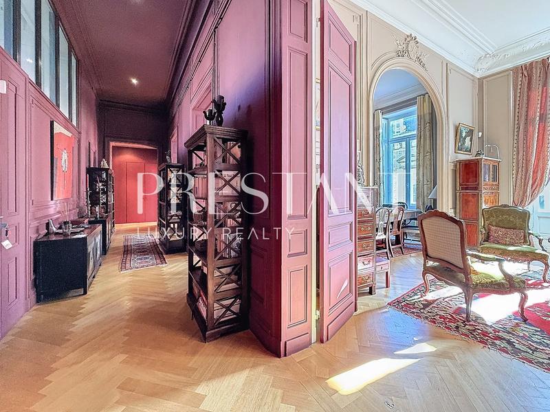 Appartement - 231 m² - 6 pièces