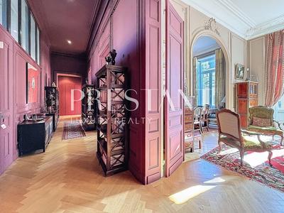 Appartement - 231 m² - 6 pièces