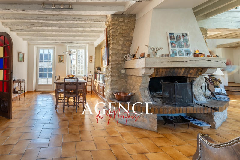 Maison - 276 m² - 11 pièces