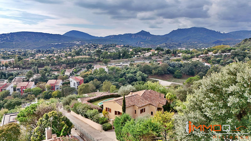 Villa - 215 m² - 9 pièces