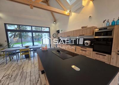 Maison - 210 m² - 6 pièces