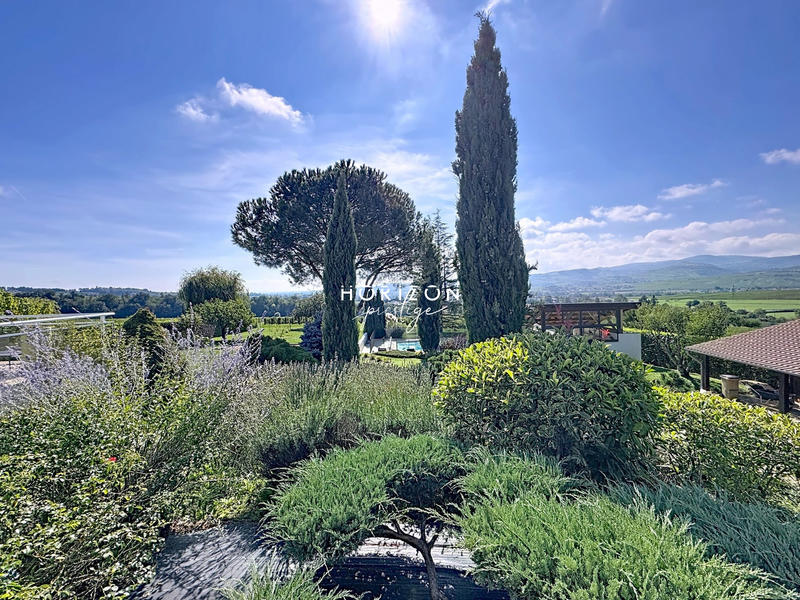 Villa - 262 m² - 10 pièces