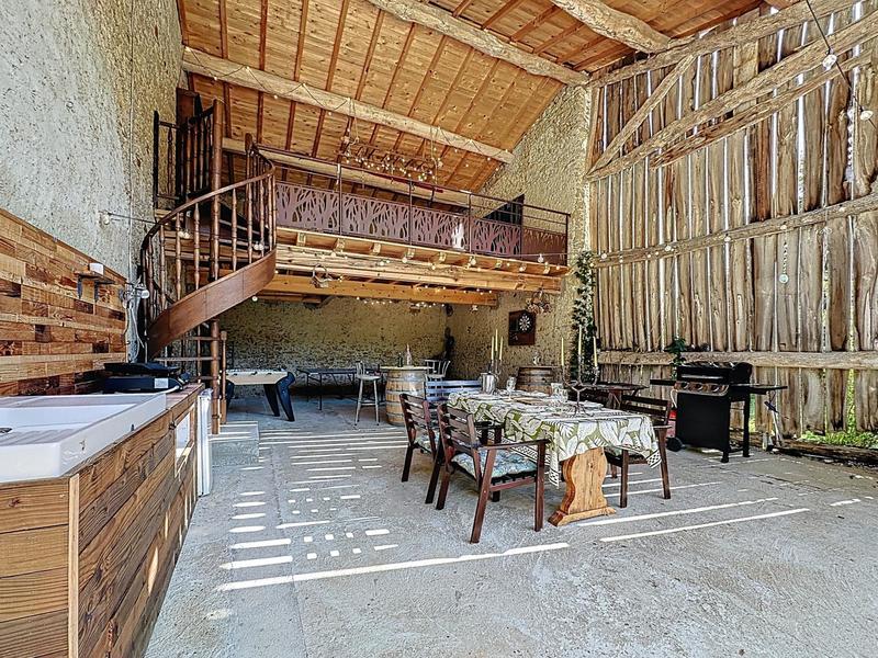 Maison - 275 m² - 7 pièces