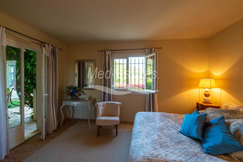 Villa - 242 m² - 8 pièces