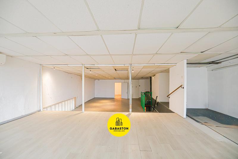 Entrepôt - 627 m² - 10 pièces