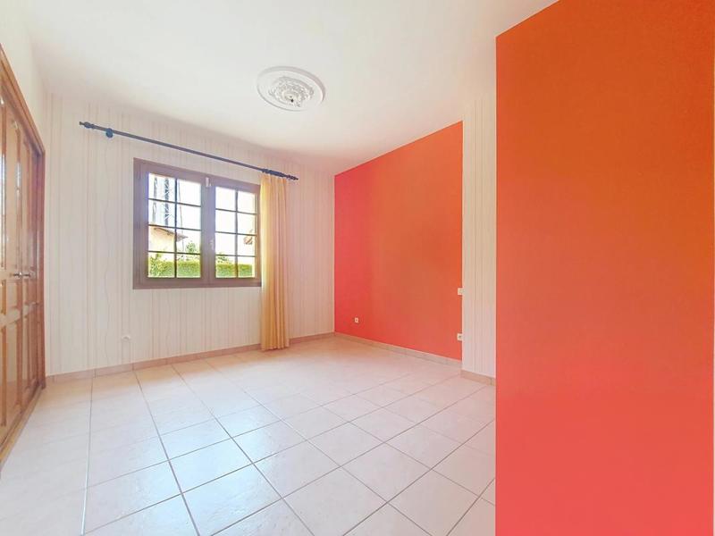 Maison - 271 m² - 5 pièces