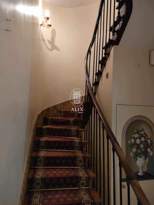 Maison - 180 m² - 7 pièces