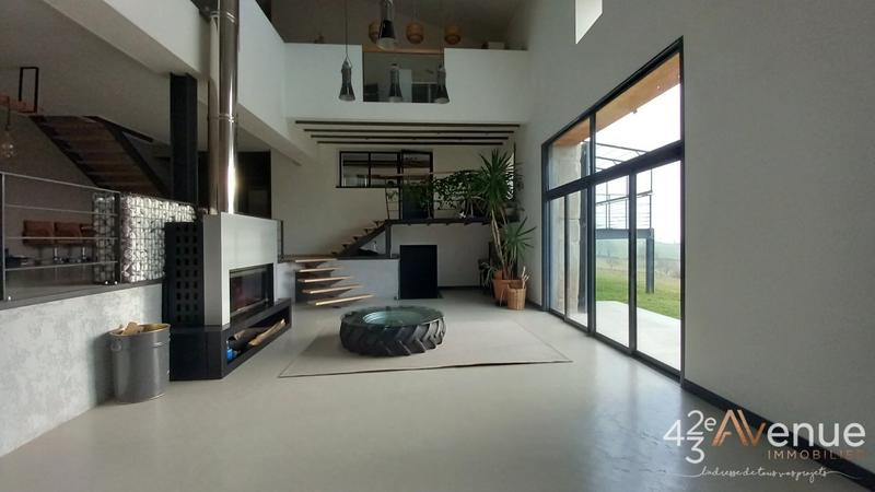 Maison - 375 m² - 10 pièces